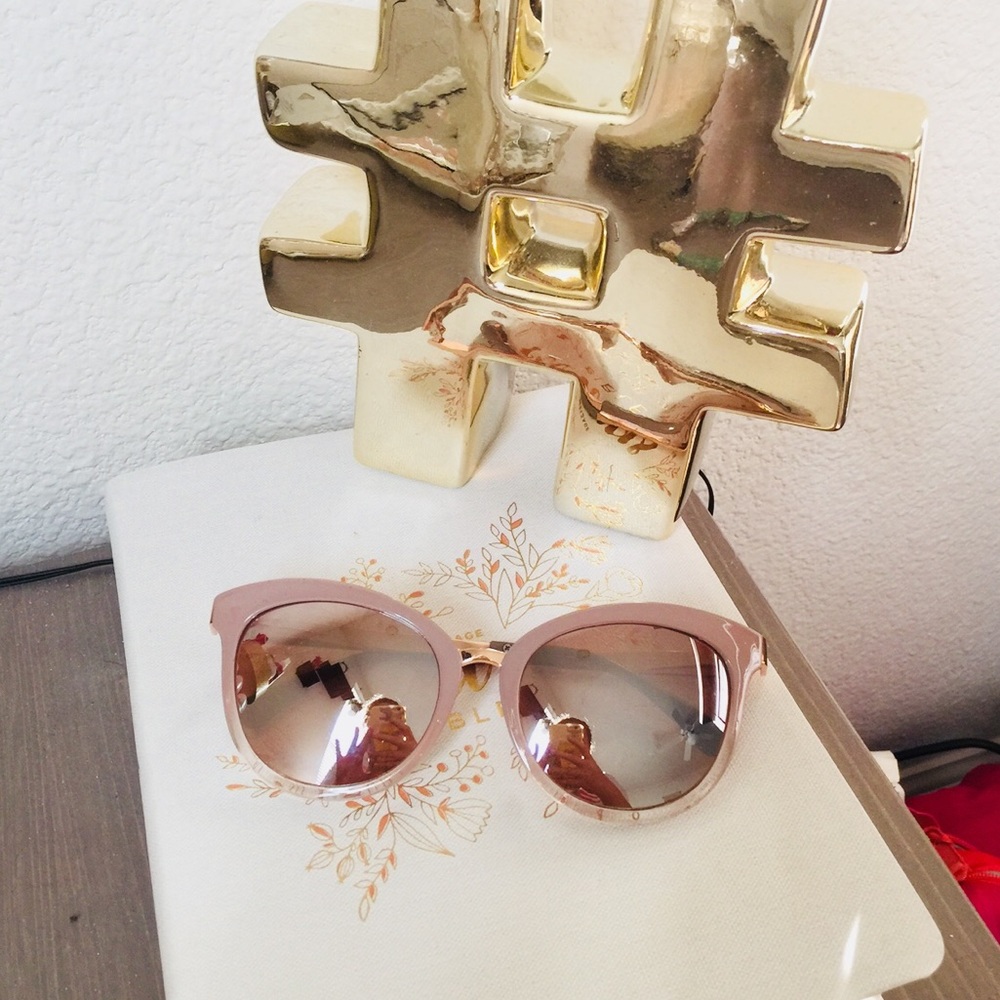 SUNGLASSES